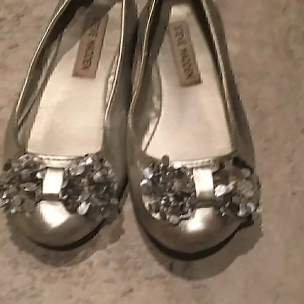 Steve Madden Girls size 13 silver sequin bow shoes